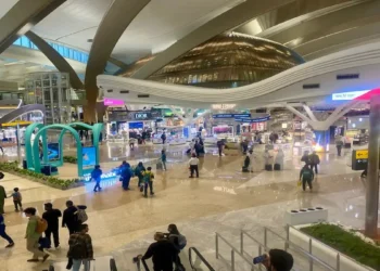 Breaking: अबू धाबी और शारजाह एयरपोर्ट पर उड़ानें आंशिक रूप से फिर शुरू