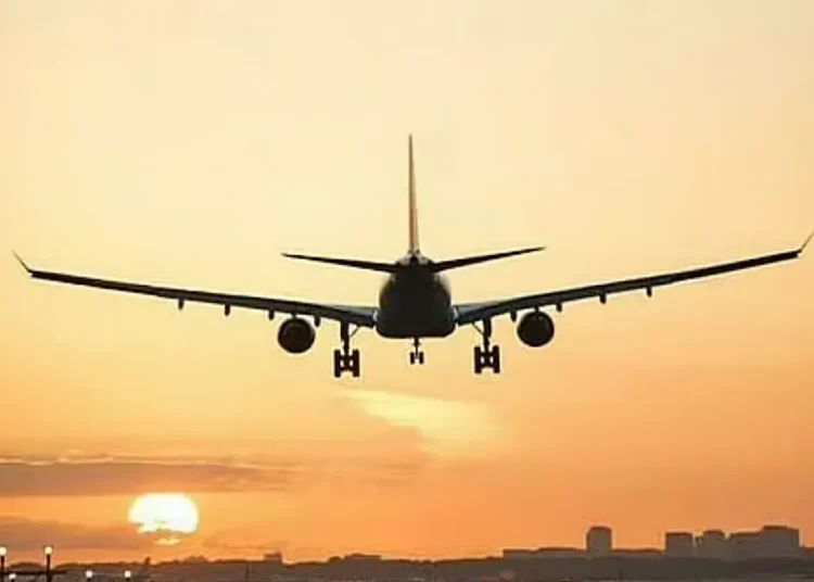 अमेरिका-इजराइल-ईरान तनाव का बड़ा असर, खाड़ी और मिडिल ईस्ट में 700 से ज्यादा उड़ानें रद्द