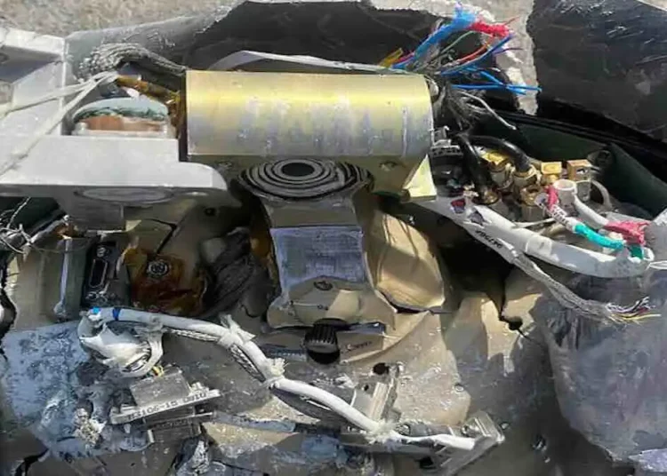 UAE सरकार का बड़ा अलर्ट! गिरे मलबे के पास जाना हो सकता है खतरनाक